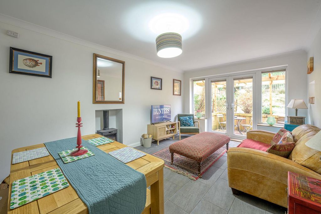 Property photo 2 of 25