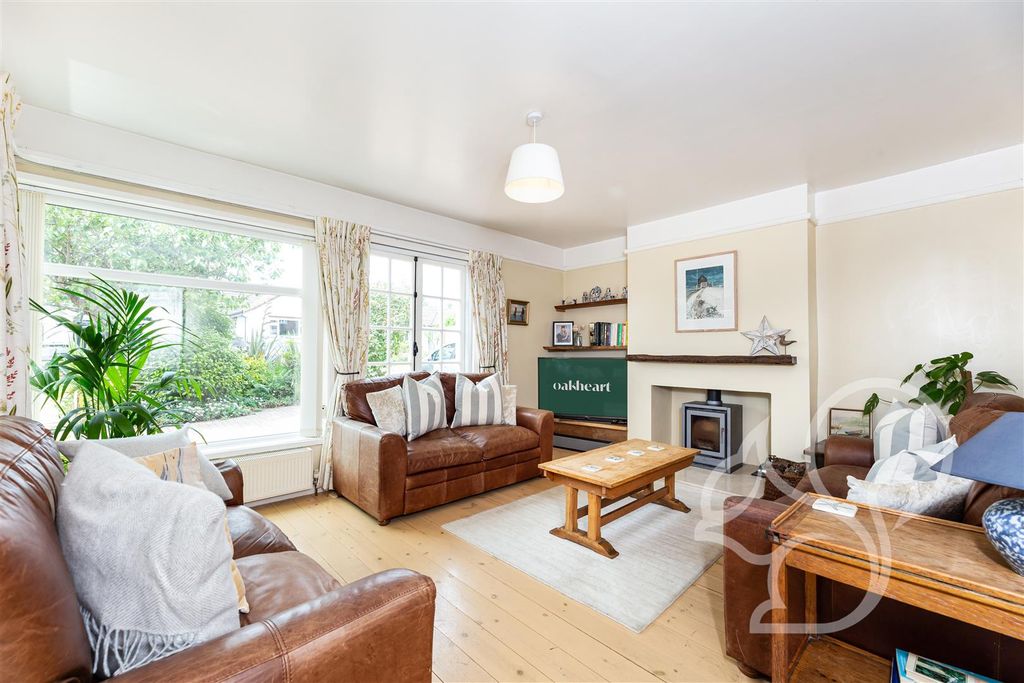 Property photo 2 of 27 Lounge