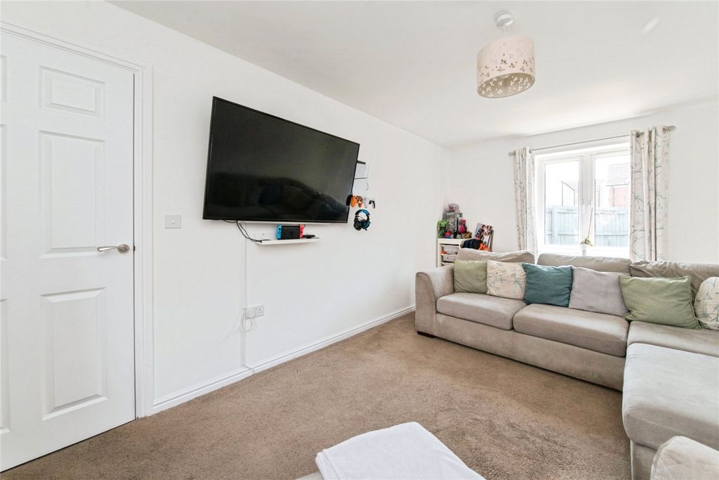 Property photo 2 of 16 Picture No. 12