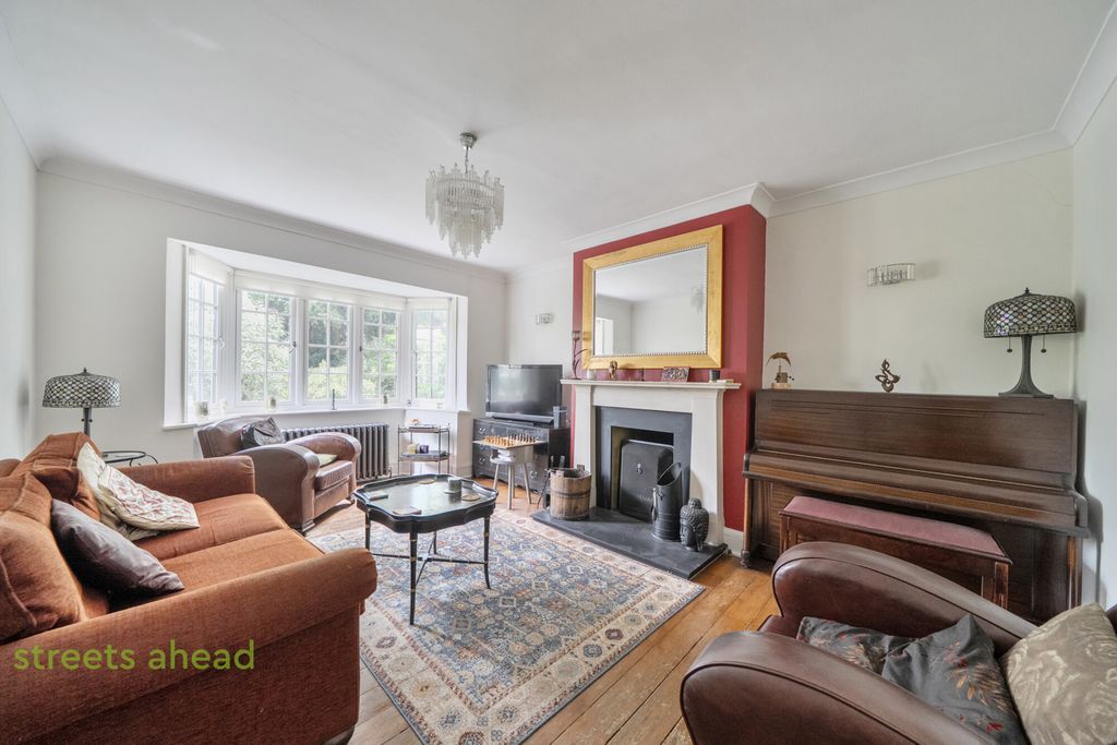 Property photo 2 of 20 8F662B37-23E7-451...