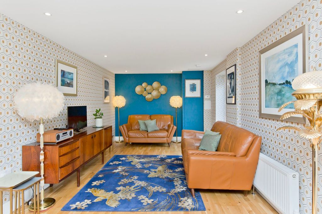 Property photo 2 of 31