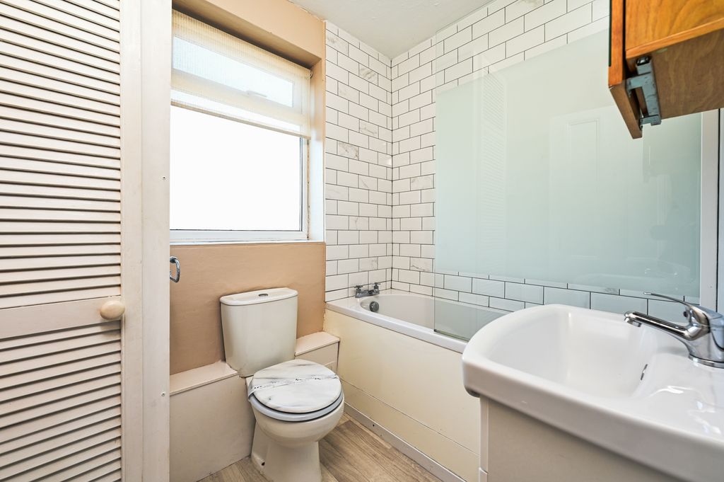 Property photo 3 of 8 Bathroom