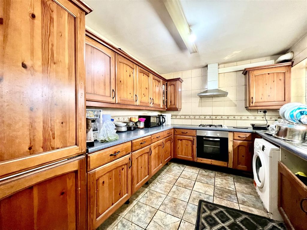 Property photo 2 of 12 Kitchen
