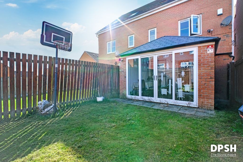 Property photo 2 of 25