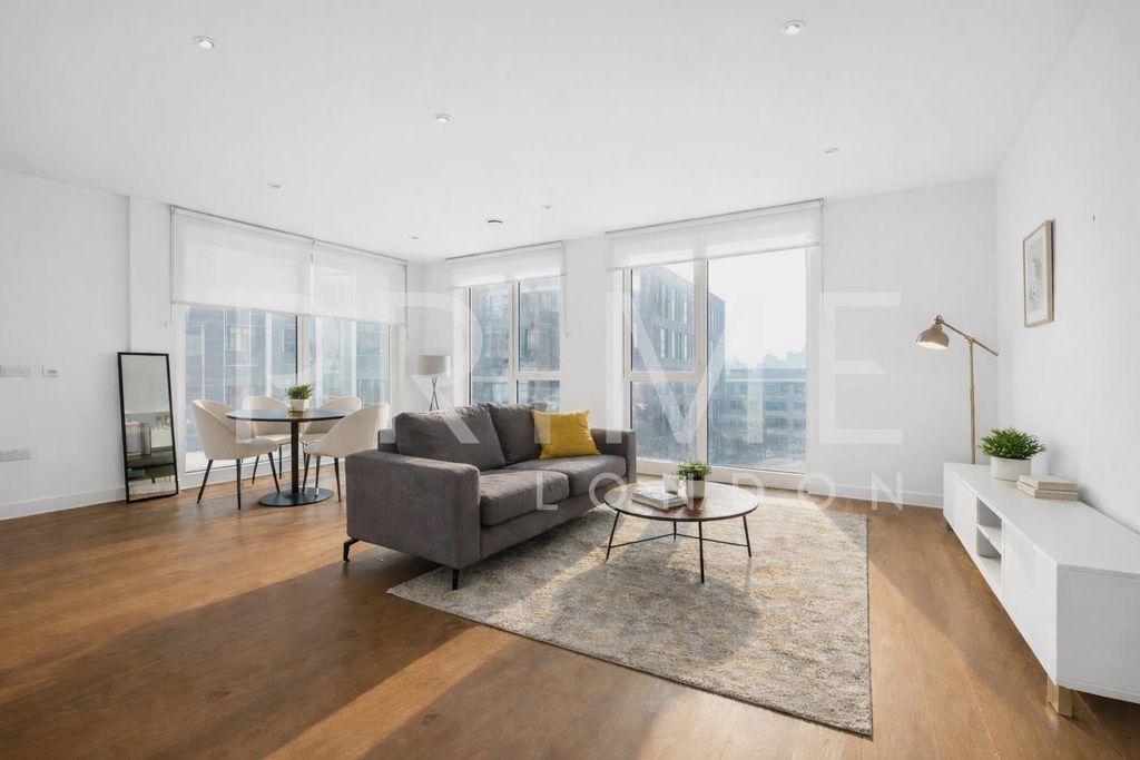 Property photo 1 of 10 Living.Jpg