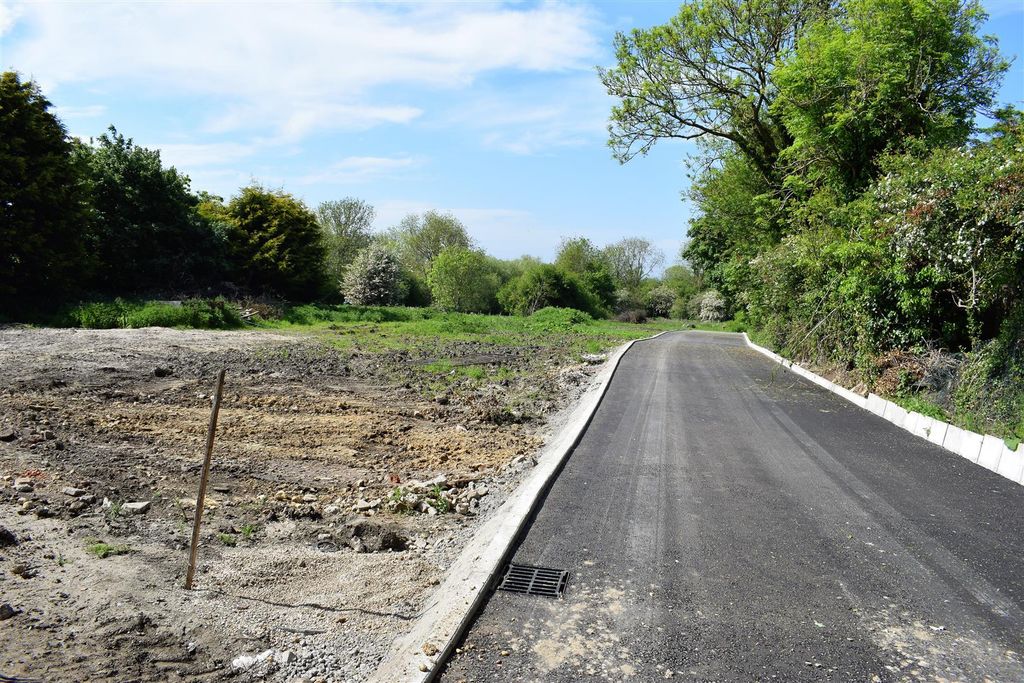 Property photo 3 of 4