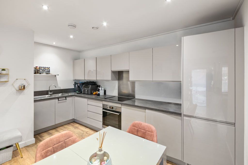 Property photo 2 of 18 Photo 9