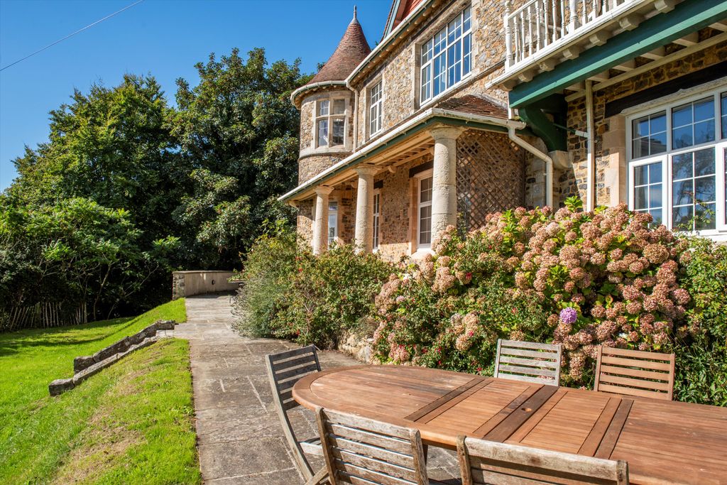 Property photo 2 of 23 Image