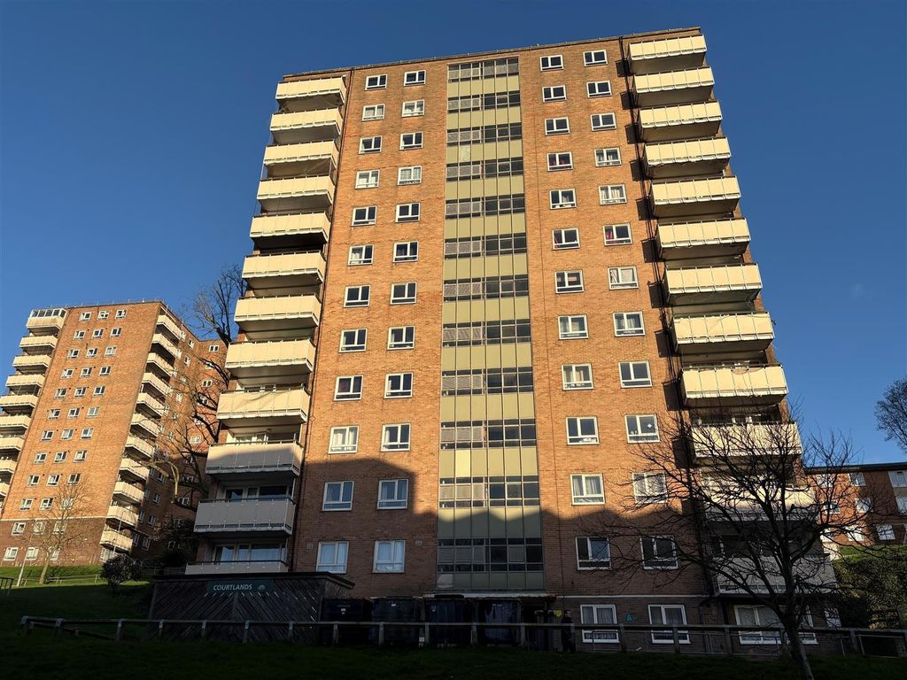 Property photo 1 of 9 Outside.Jpg