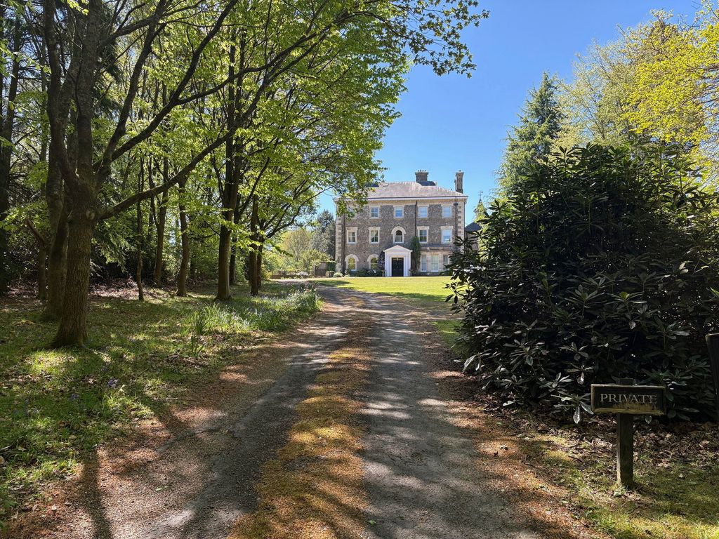 Property photo 1 of 33