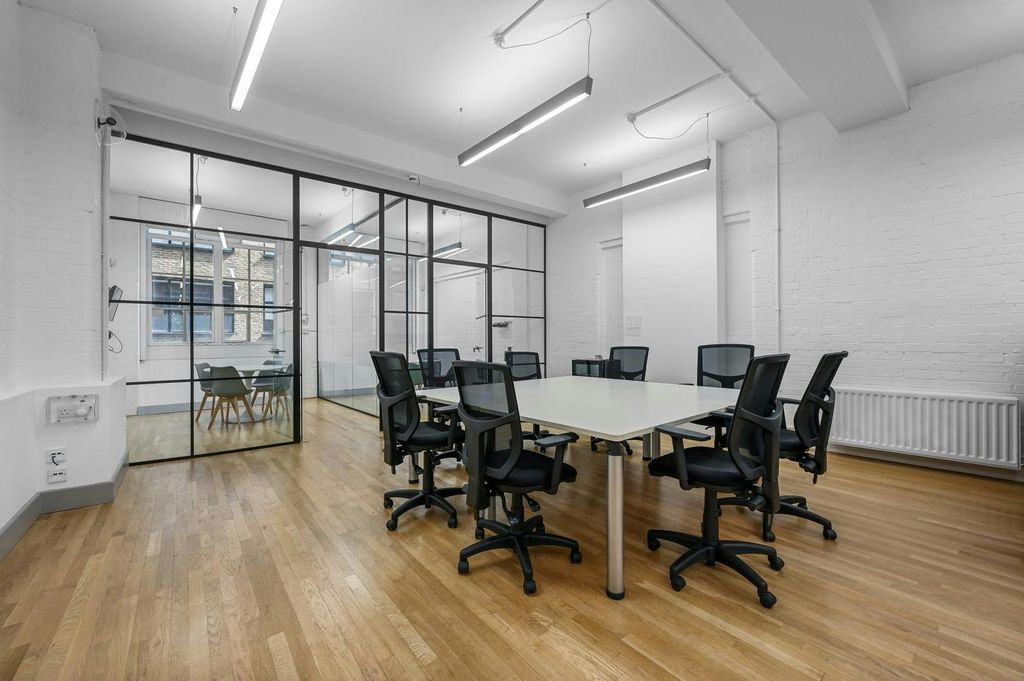 Property photo 3 of 11 Office Space
