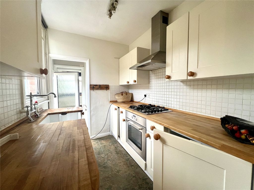 Property photo 3 of 12 Kitchen