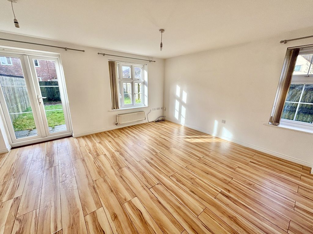 Property photo 3 of 21 Living Room