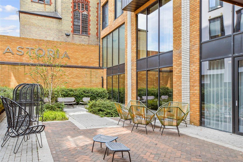 Property photo 2 of 16 Communal Gardens