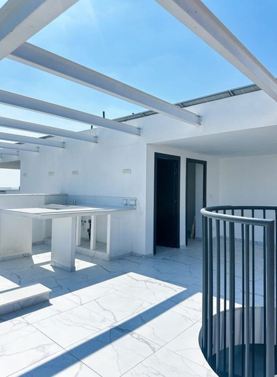 Property photo 2 of 25 Roof Terrace