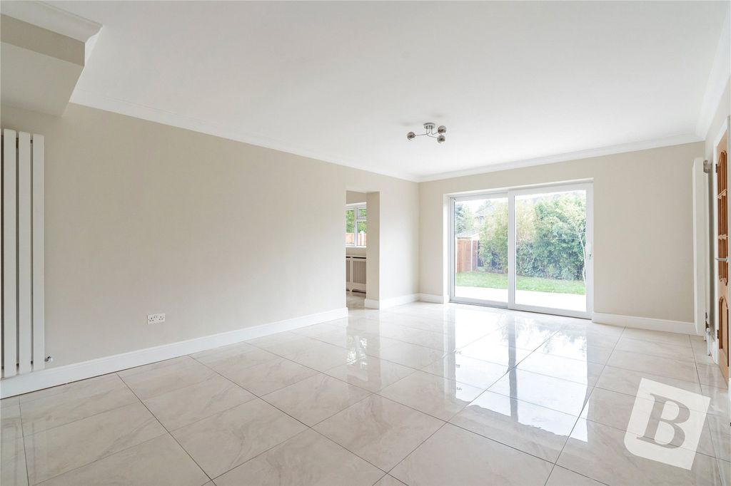 Property photo 3 of 22 Lounge