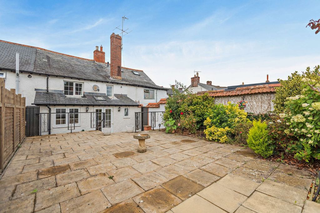 Property photo 2 of 17 Courtyard
