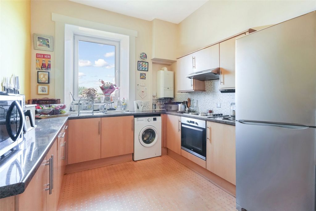 Property photo 3 of 18 Dining Kitchen