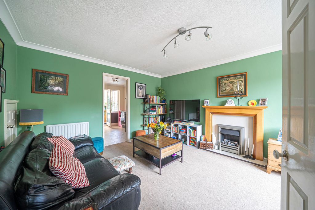 Property photo 2 of 19 Sitting Room