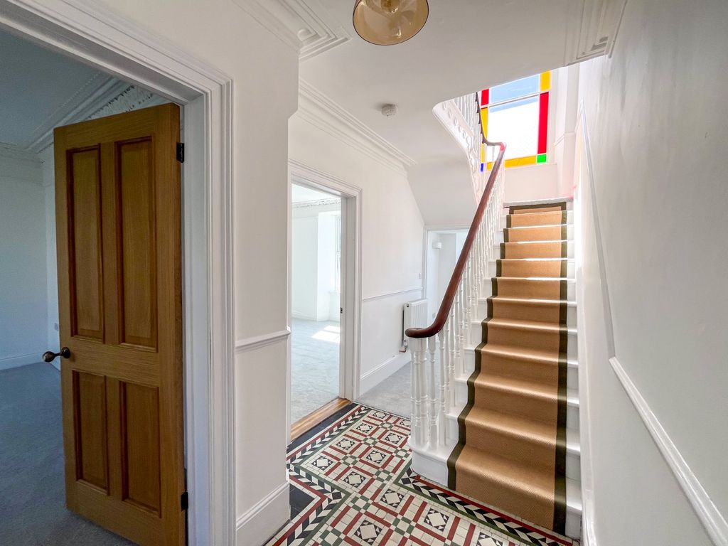 Property photo 2 of 24 Entrance Hall