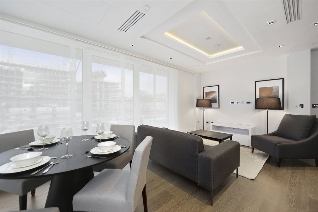 Property photo 3 of 10 Lord Kensington H...
