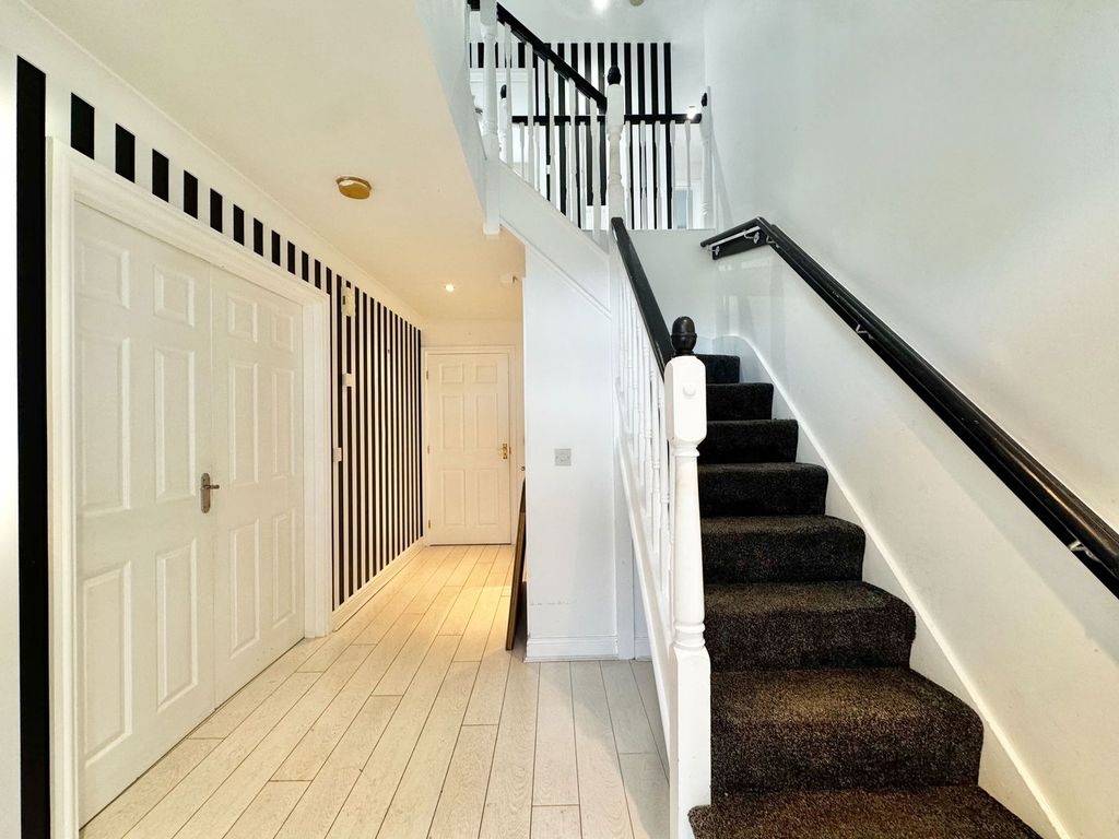 Property photo 2 of 29