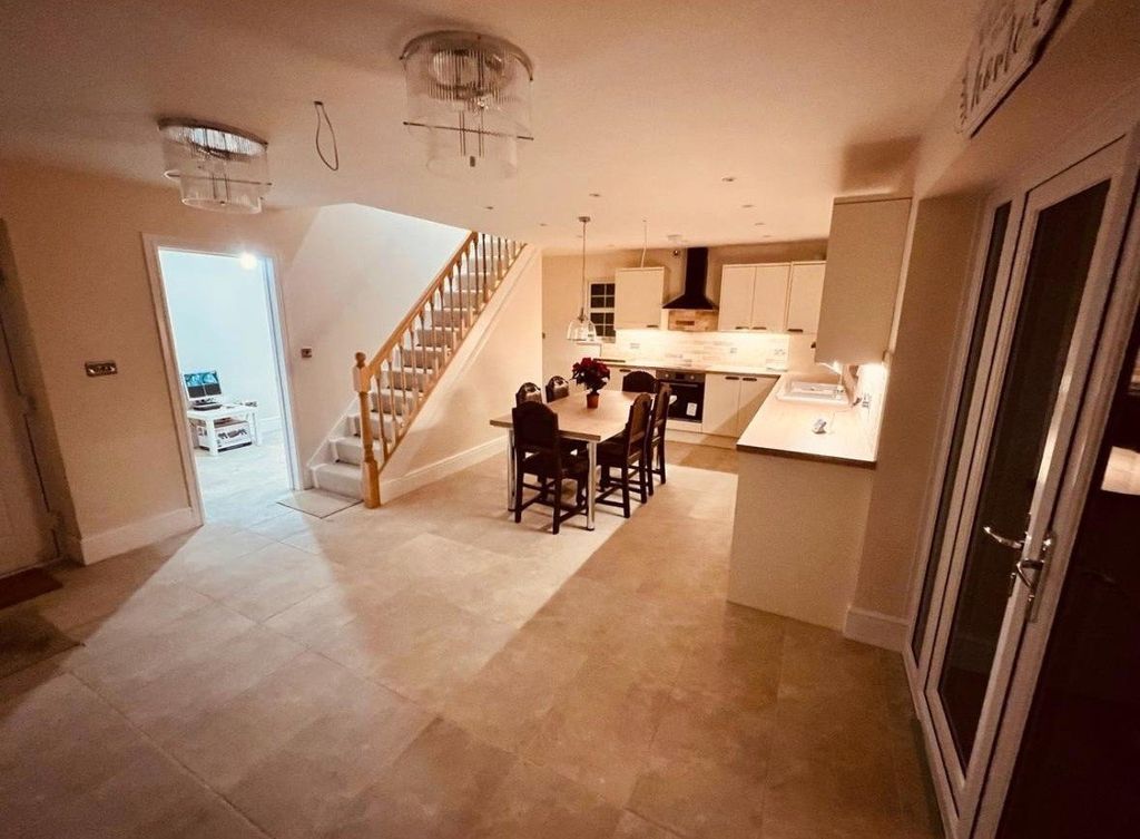 Property photo 3 of 10 Picture No. 24