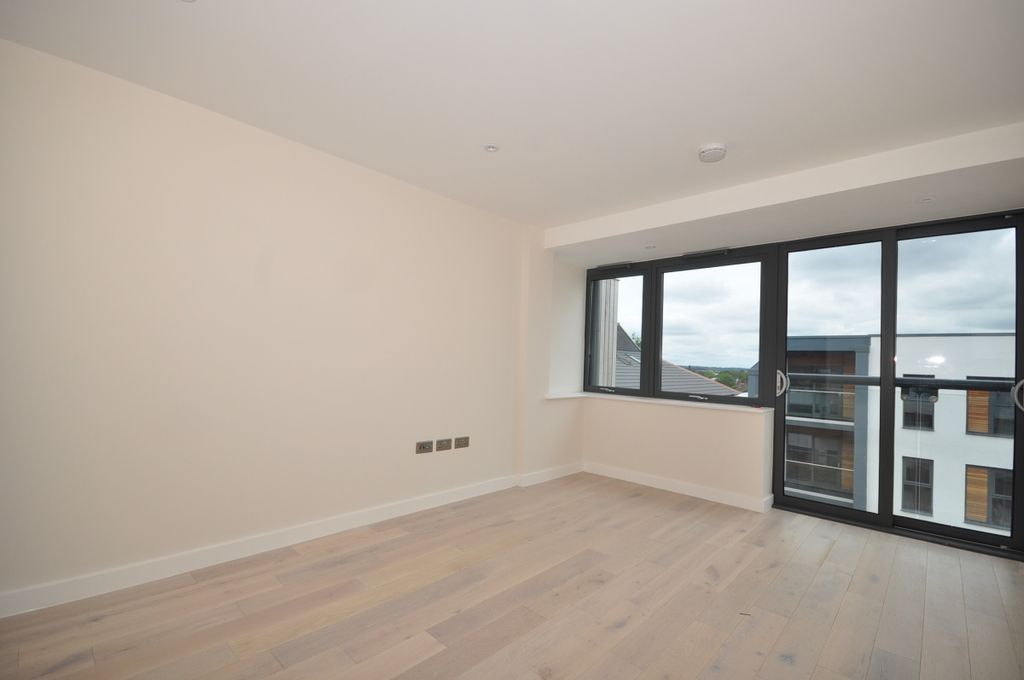 Property photo 3 of 7 004