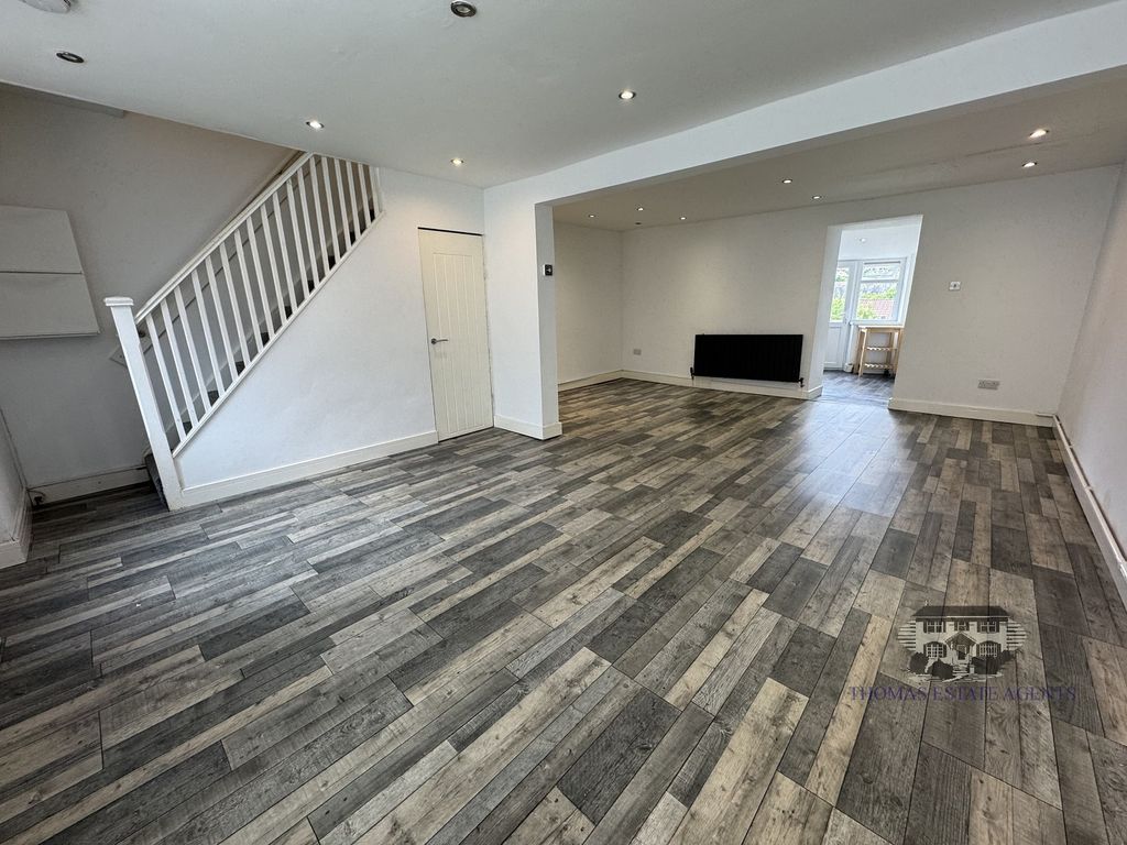 Property photo 2 of 13 Lounge