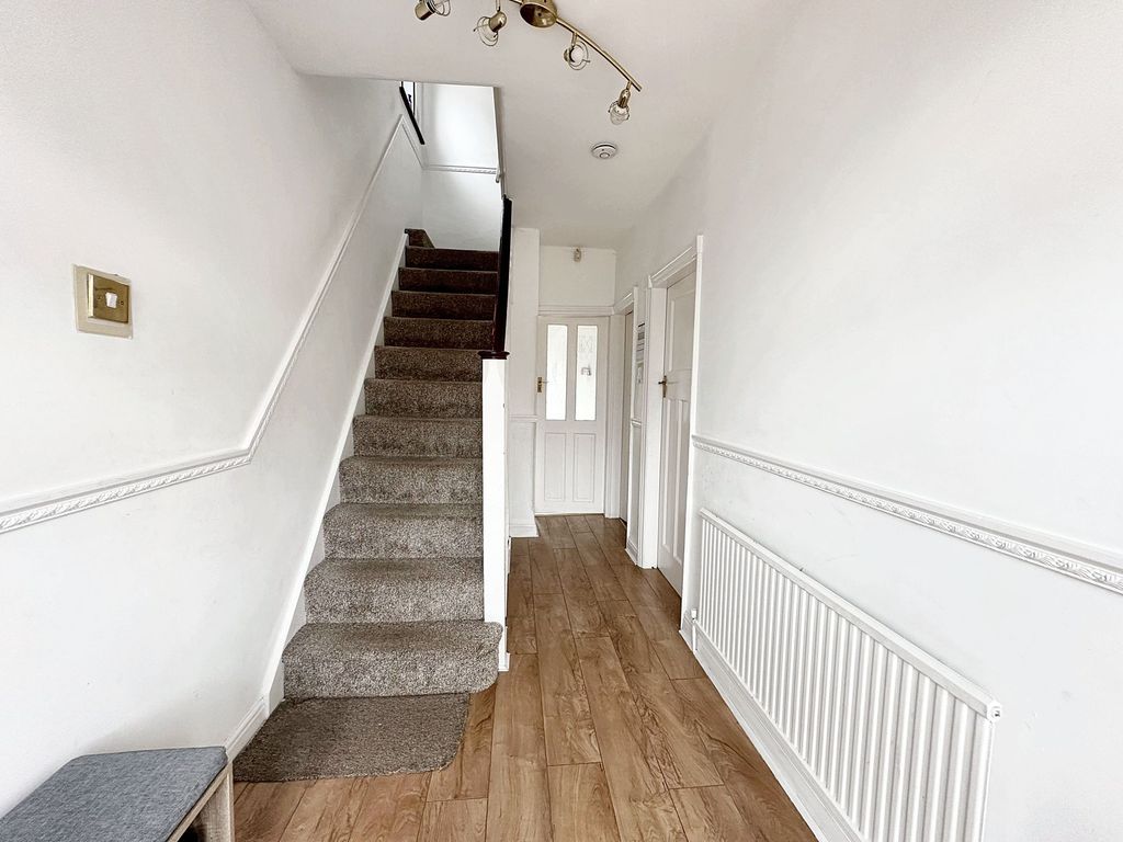 Property photo 2 of 10 Hallway