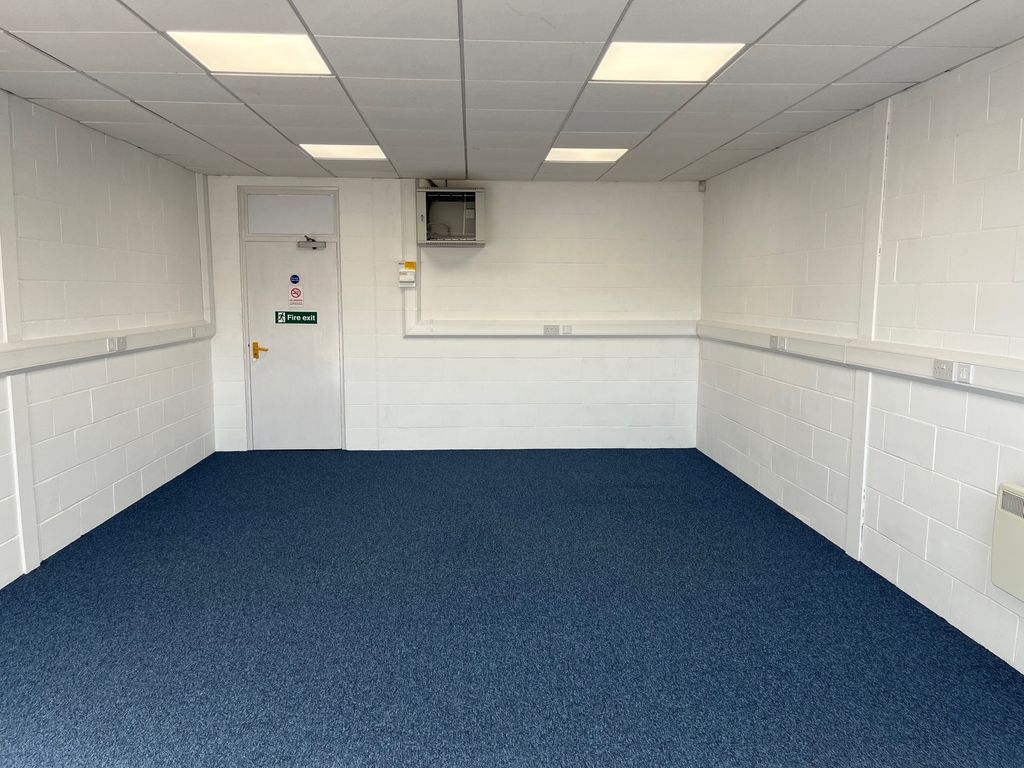Property photo 2 of 8 B7 Small Office