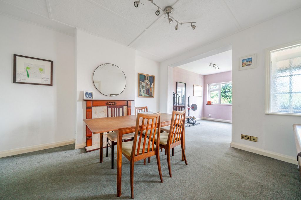 Property photo 3 of 25 Dining