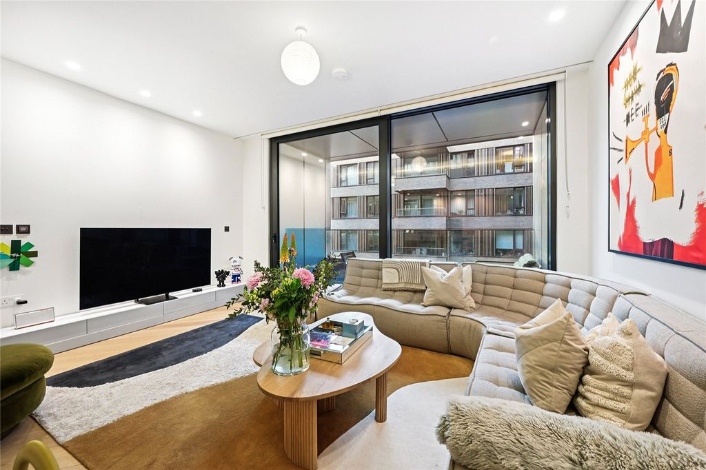 Property photo 3 of 18 Reception Room