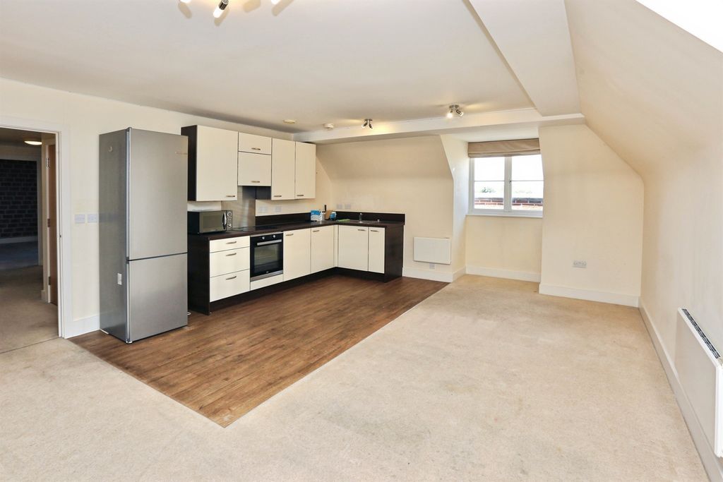 Property photo 2 of 13