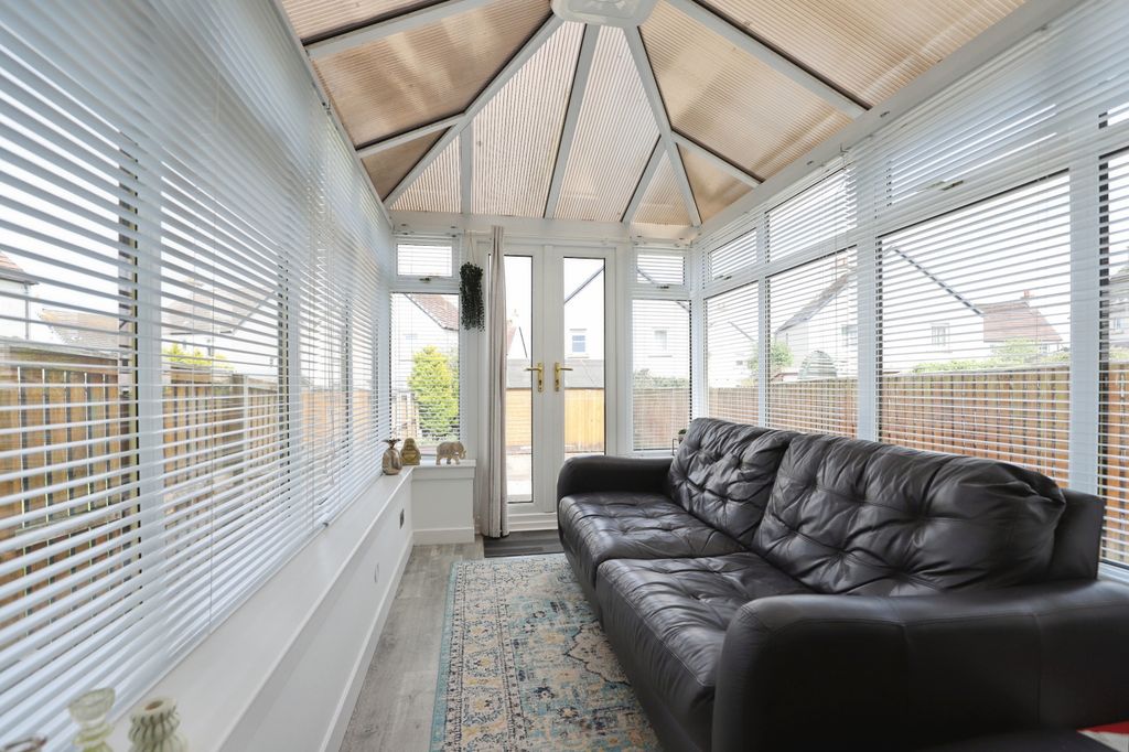 Property photo 3 of 14 Conservatory