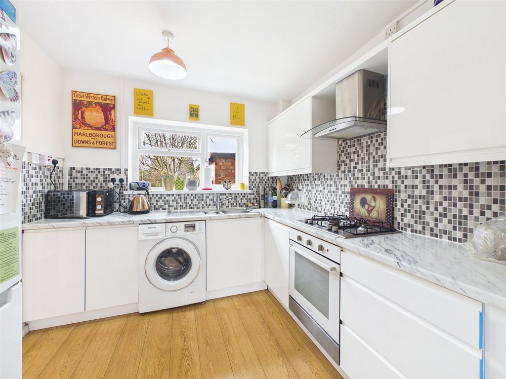 Property photo 3 of 17 Picture No. 10