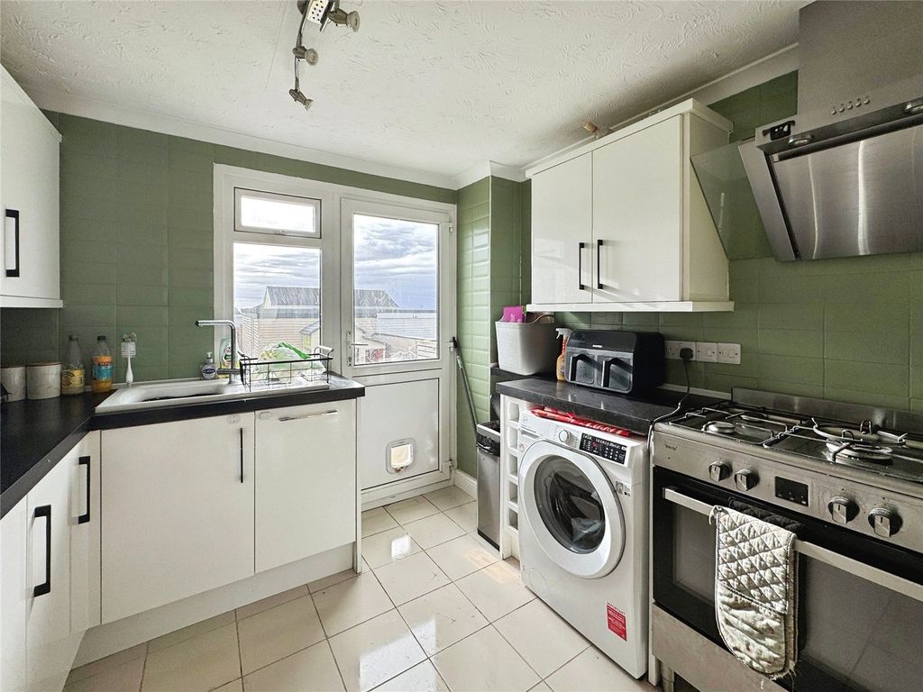 Property photo 2 of 28 Kitchen