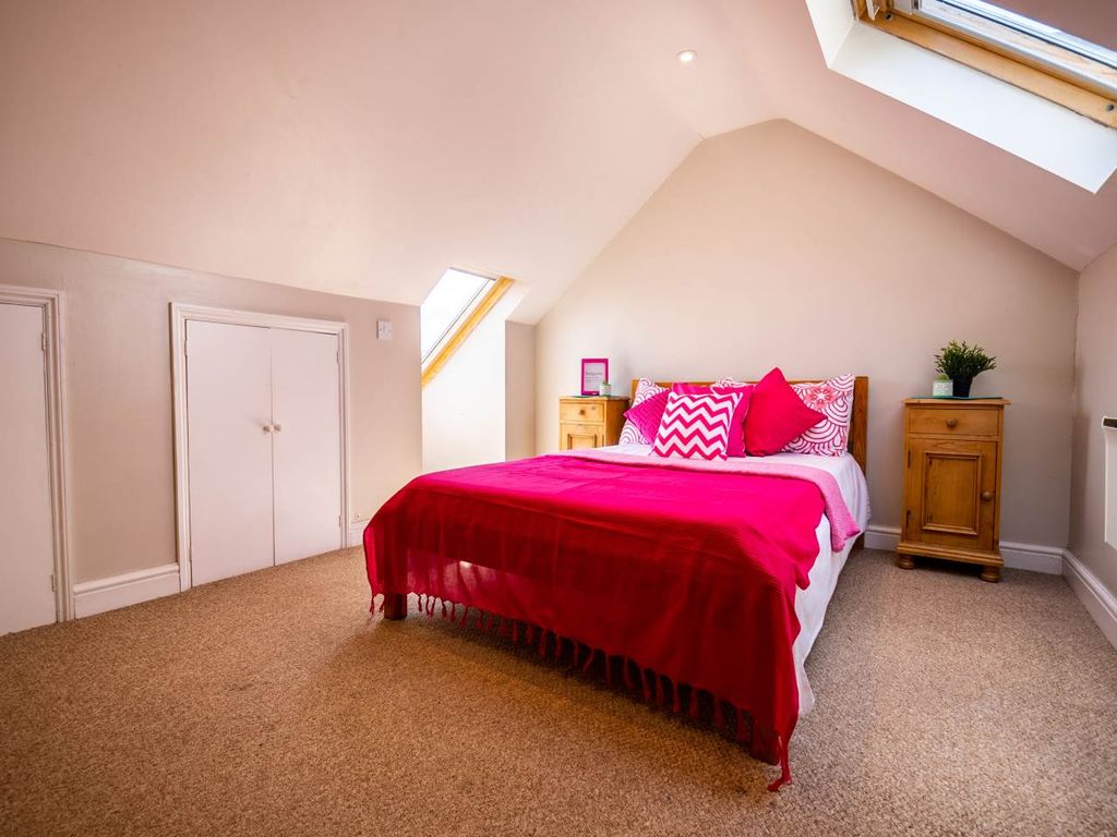 Property photo 2 of 19 125_Broadoak_Road_Canterbury-18