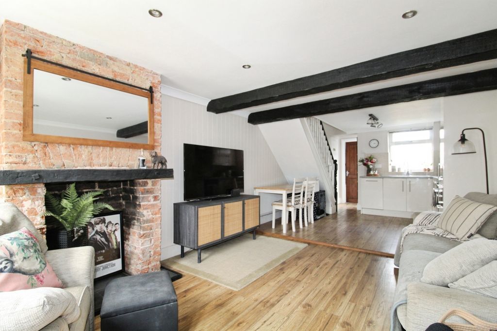 Property photo 2 of 28 Pbox-Living_Room-314225.Jpg