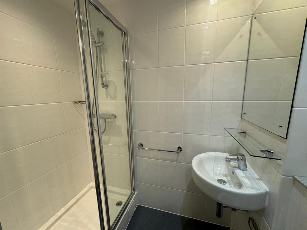 Property photo 2 of 9 Tyne Bridge Ensuite Shower Room Copy.Jpg