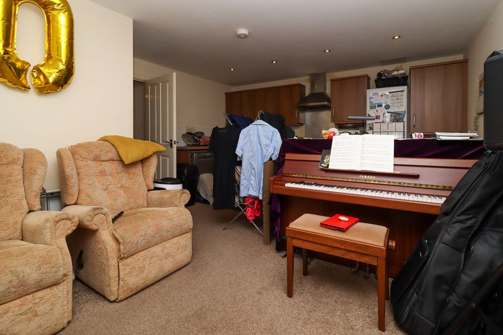 Property photo 3 of 8