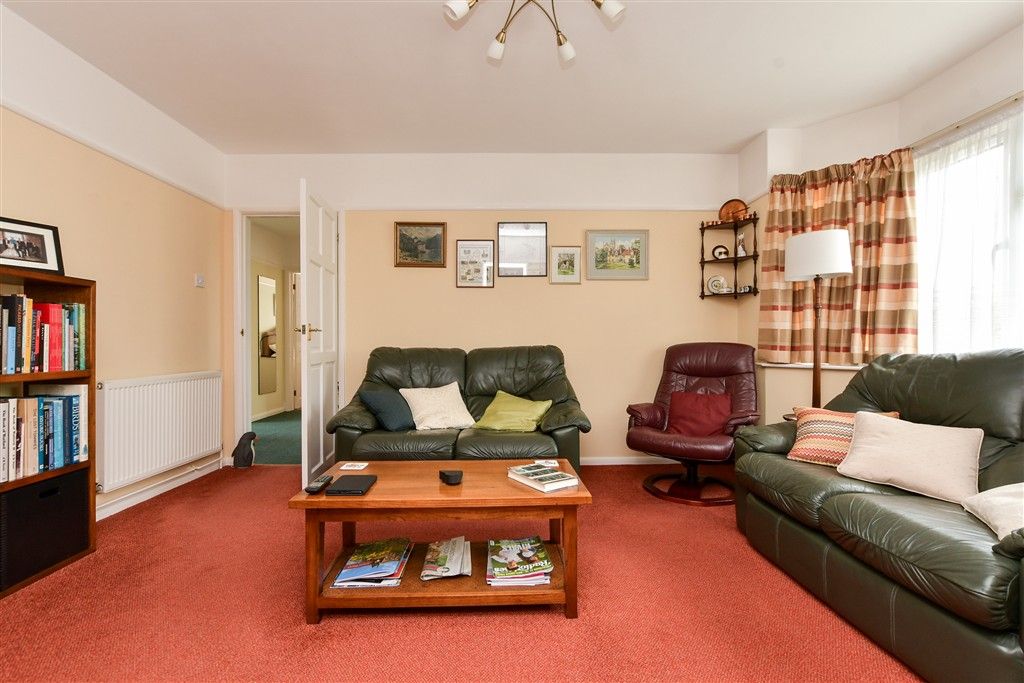 Property photo 3 of 15 Lounge