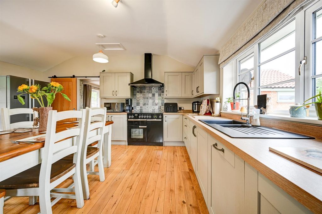 Property photo 3 of 23 Kitchen Diner 3.Jpg