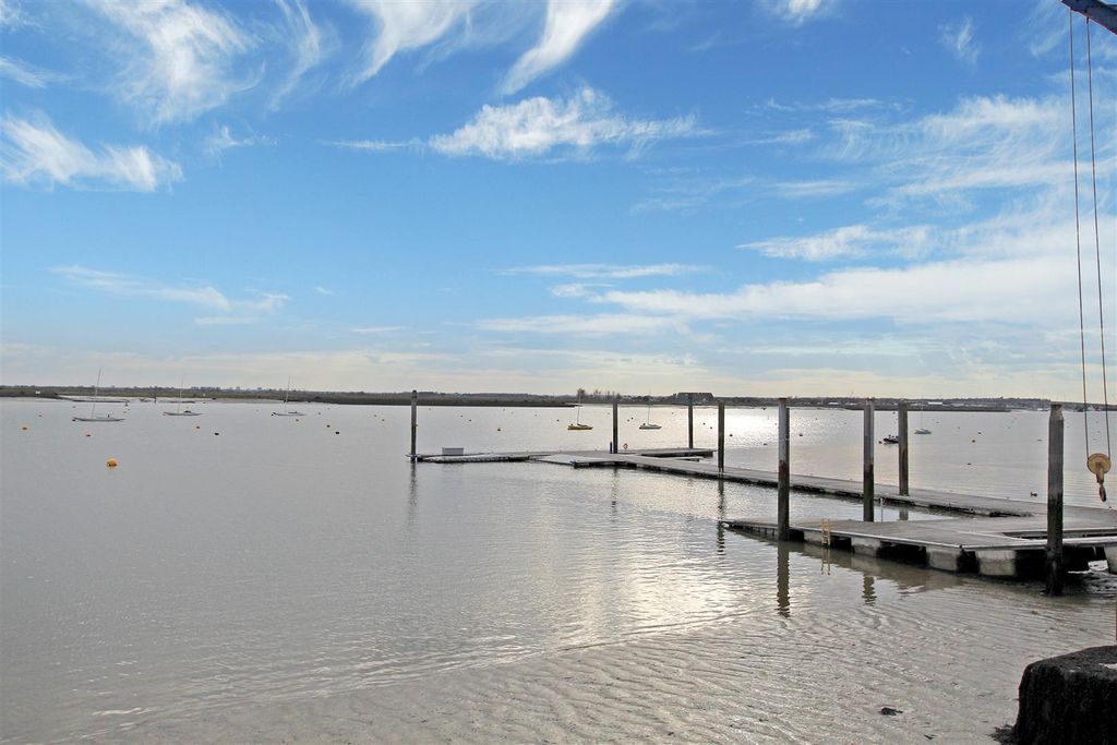 Property photo 3 of 12 Sea Wall