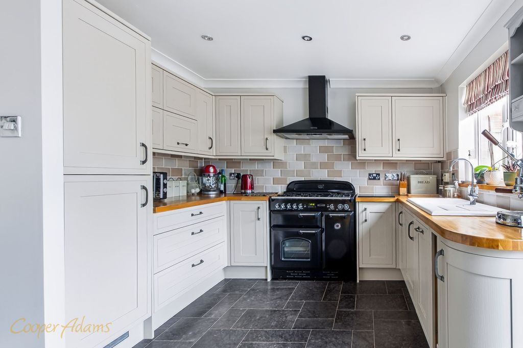 Property photo 2 of 15 Kitchen
