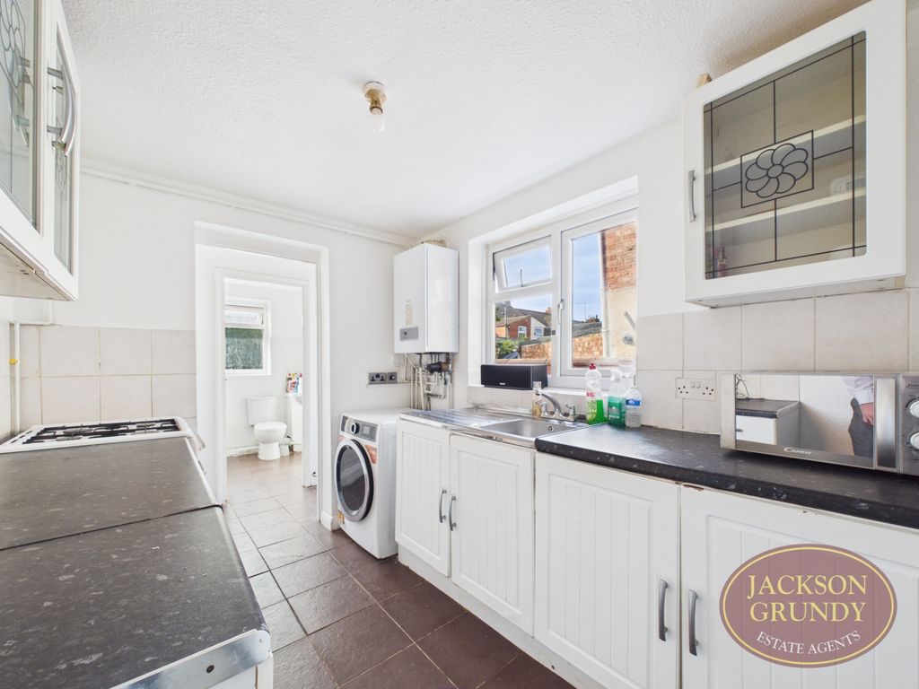 Property photo 3 of 13 Kitchen