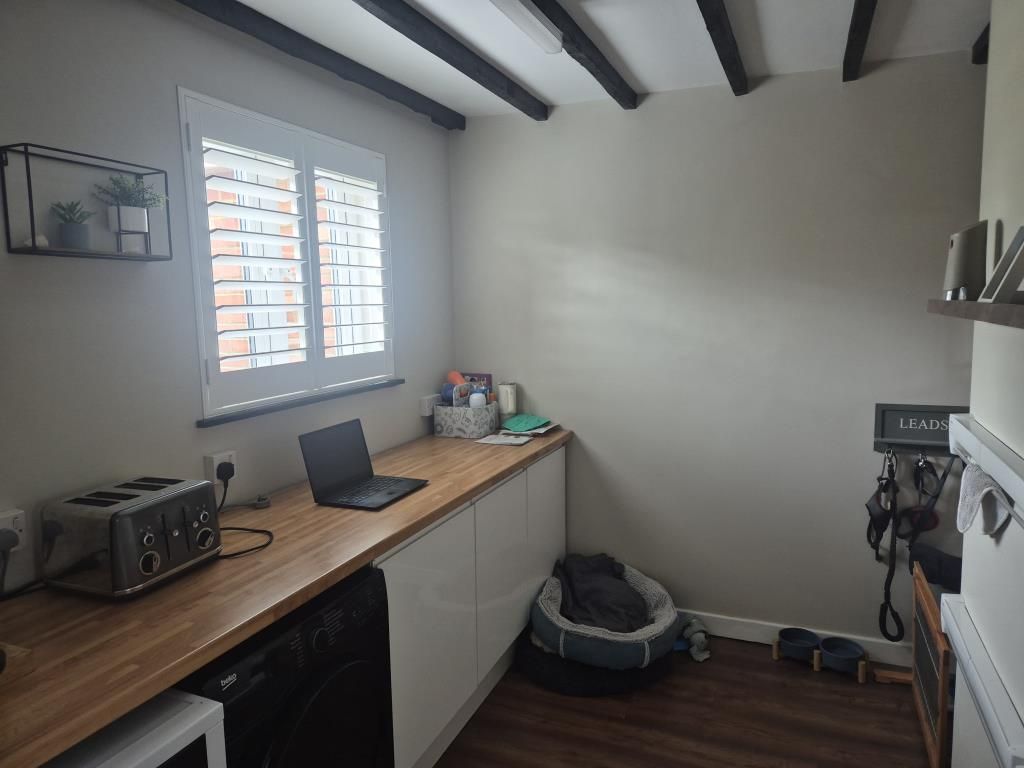 Property photo 3 of 11 Kitchen