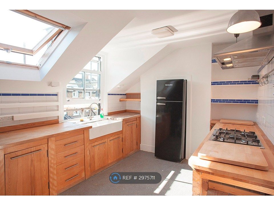 Property photo 2 of 7 Kitchen