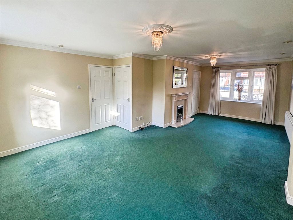 Property photo 3 of 19 Lounge