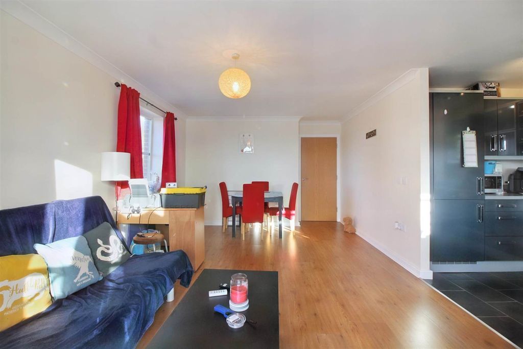 Property photo 3 of 9